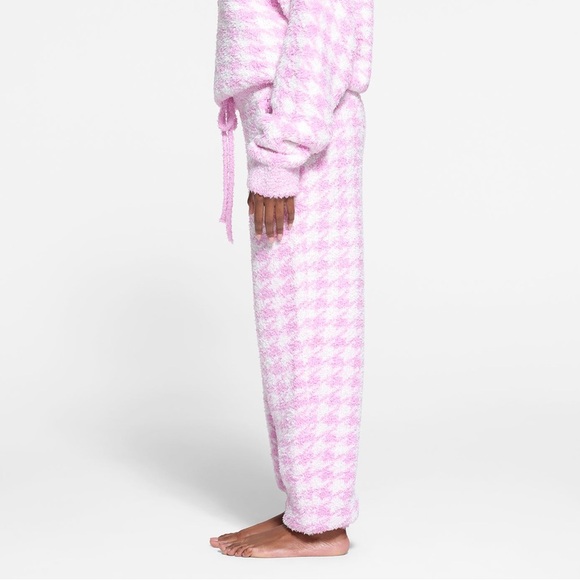 SKIMS COZY KNIT JOGGER LIMITED EDITION 'PETAL HOUNDSTOOTH' - Picture 10 of 11